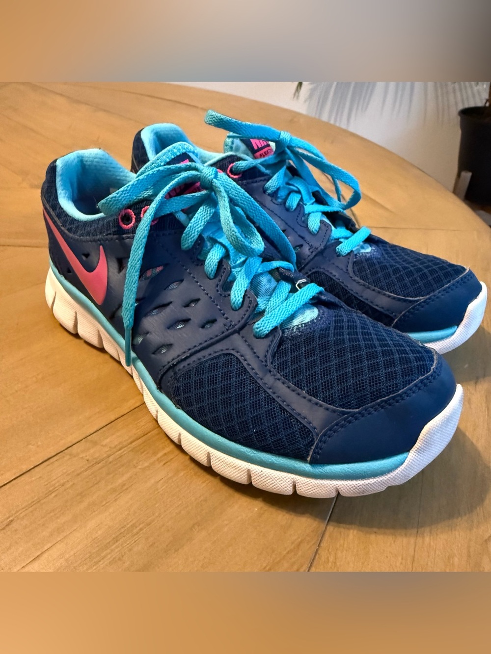 Nike flex run sneakers women’s size 6.5
